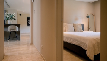 Resa Estates Ibiza apartment Ibiza sale verkoop Roca llisa bedroom hallway.JPG